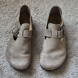 Sueded CLOGS